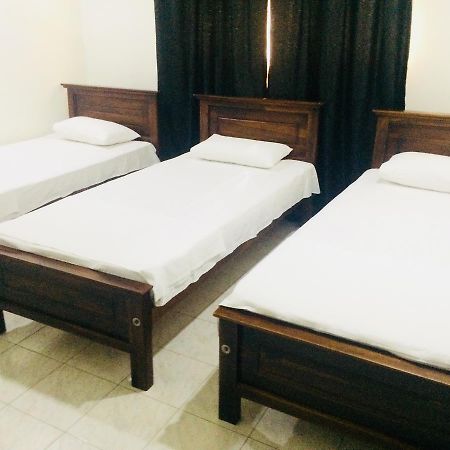 Sleep Cheap Hostel Negombo Buitenkant foto