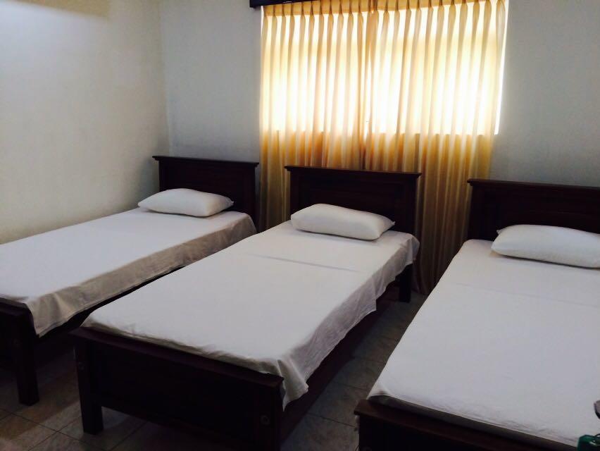 Sleep Cheap Hostel Negombo Buitenkant foto