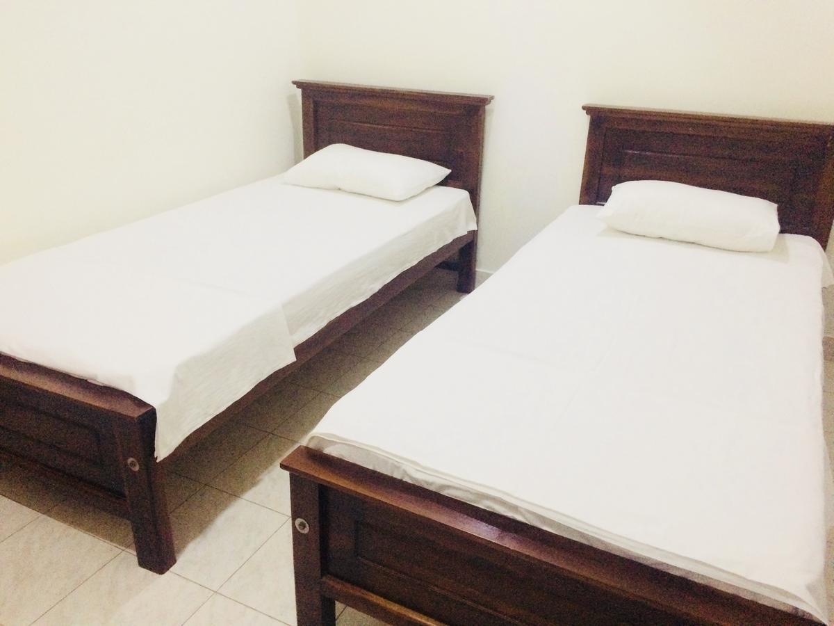 Sleep Cheap Hostel Negombo Buitenkant foto