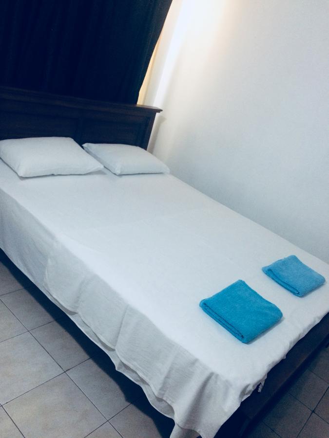 Sleep Cheap Hostel Negombo Buitenkant foto